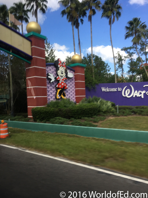 A Minnie Mouse sign at the entrance of Dinsey World.
