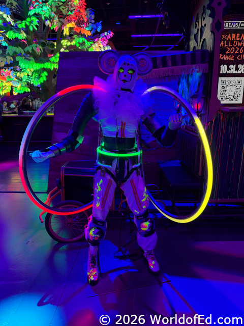 A weird hula hoop figure.