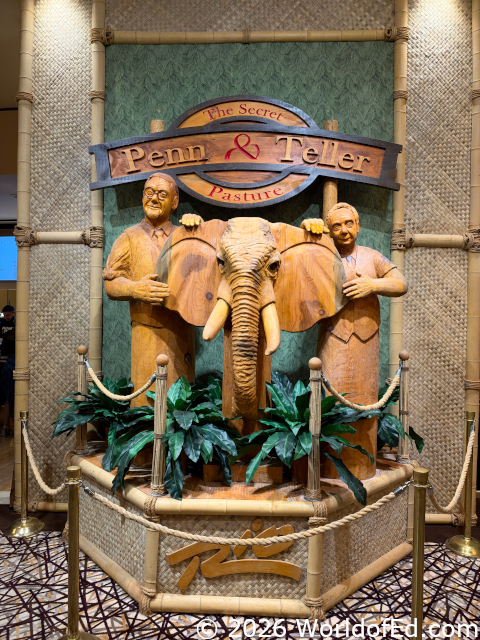 A statue of Penn and Teller.