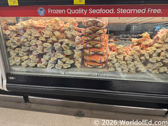 A grocery store case full of shellfish.