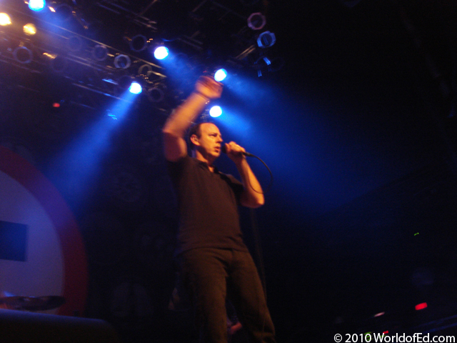 Greg Graffin singing to the crowd.