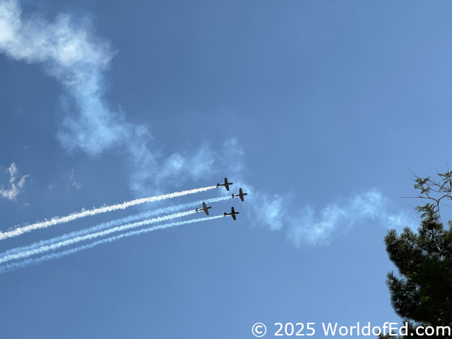 4 planes flying in formation.