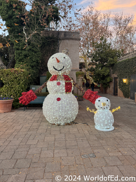 Outdoor snowman exhibits.